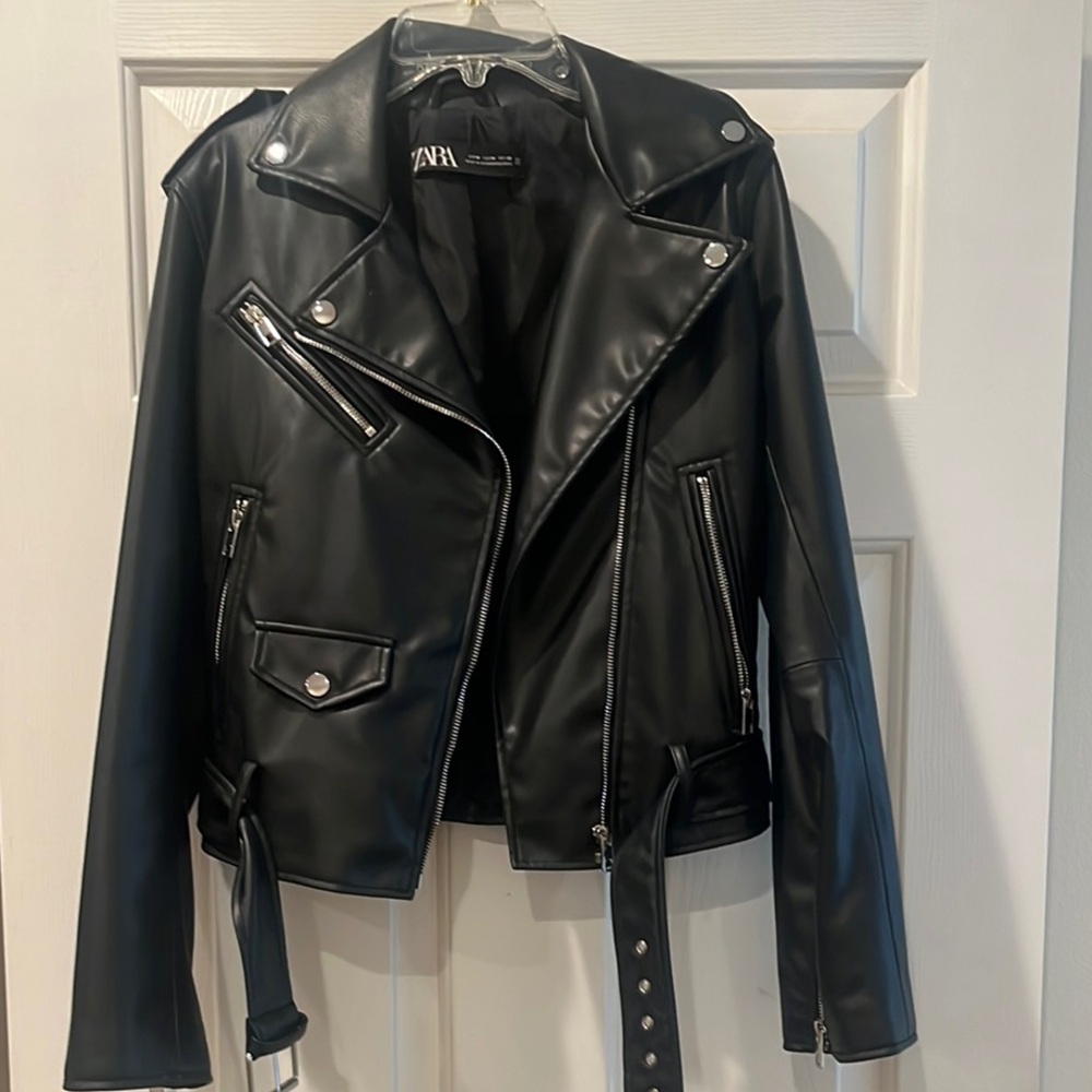 Zara Women's Sleek Black Biker Jacket